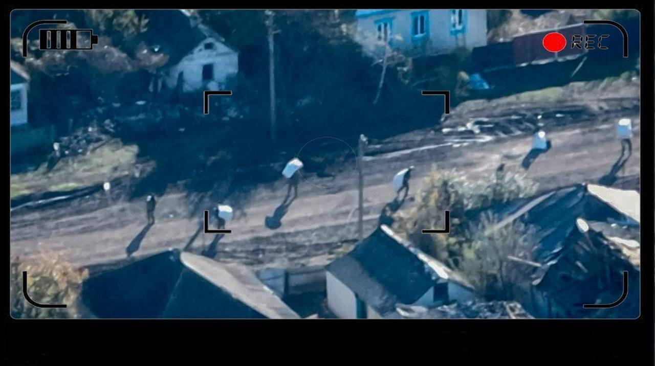 "Навіть не ховаються": у мережі показали, як окупанти грабують українців на захоплених територіях. Фото 