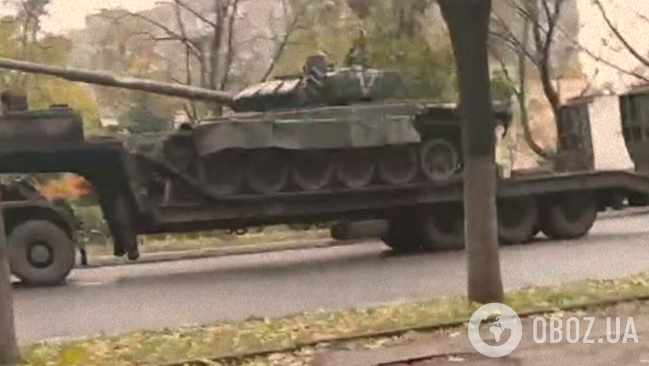 В оккупированном Мариуполе зафиксировано усиленное движение военной техники РФ. Видео