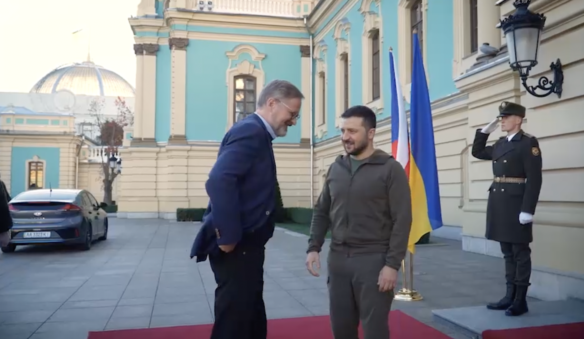 Прем'єр-міністр Чехії прибув із візитом в Україну: уклав низку угод та зустрівся із Зеленським. Фото і відео