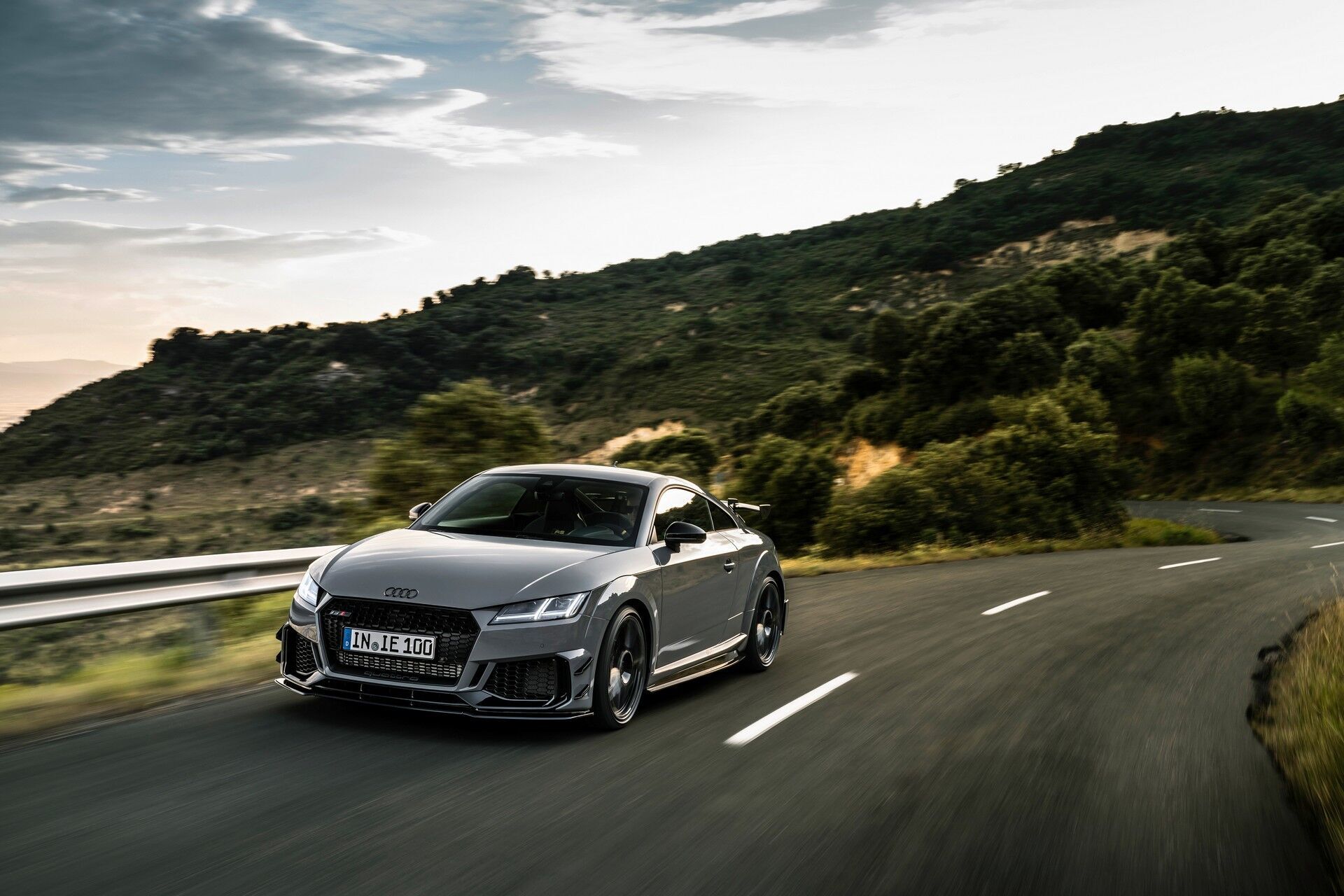 Audi выпустит эксклюзивную версию купе TT RS