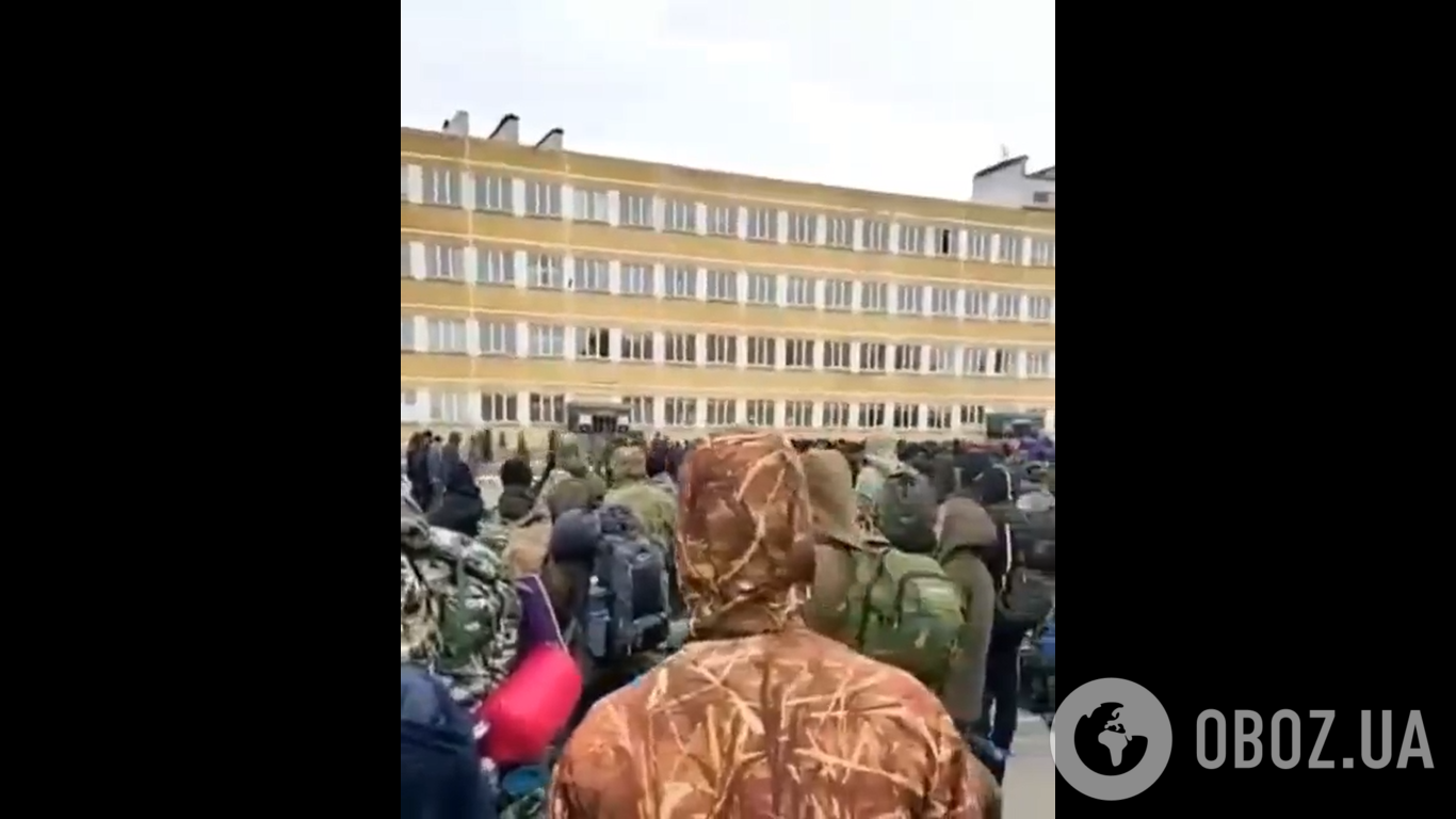 Мобілізованих росіян перед відправкою в Україну вчать марширувати