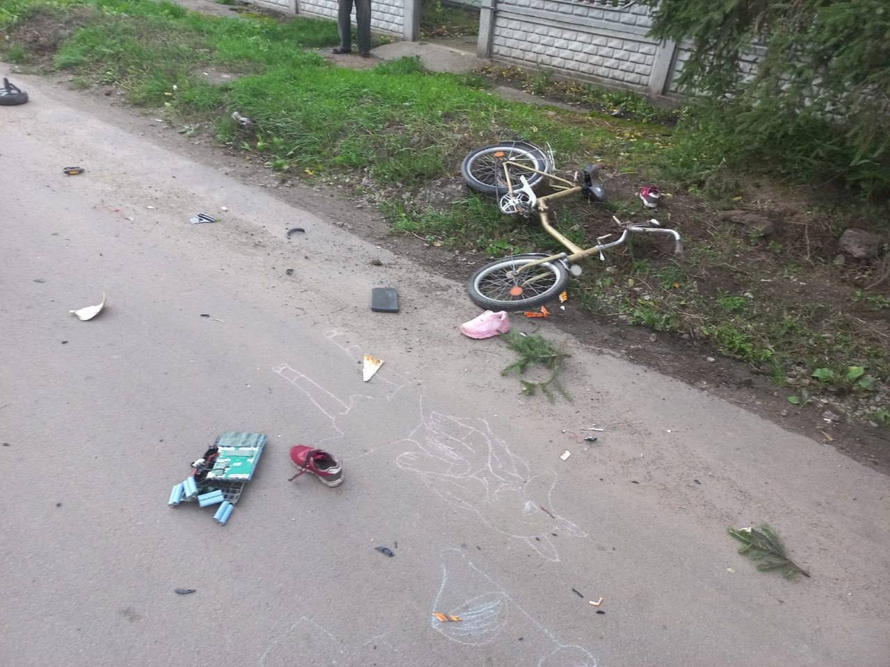 На Киевщине водитель сбил насмерть двух маленьких девочек и пытался сбежать