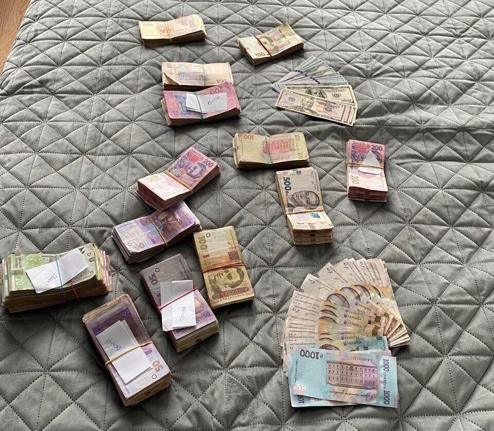 В Киеве задержали мошенников, которые "трудоустраивали" граждан за границей: выманили 10 млн грн. Видео