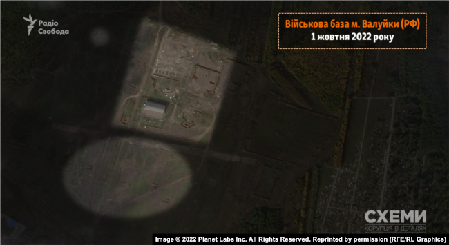 Россия переместила военных и технику с базы в Валуйках: спутниковые фото 3