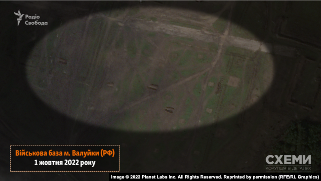 Россия переместила военных и технику с базы в Валуйках: спутниковые фото 1