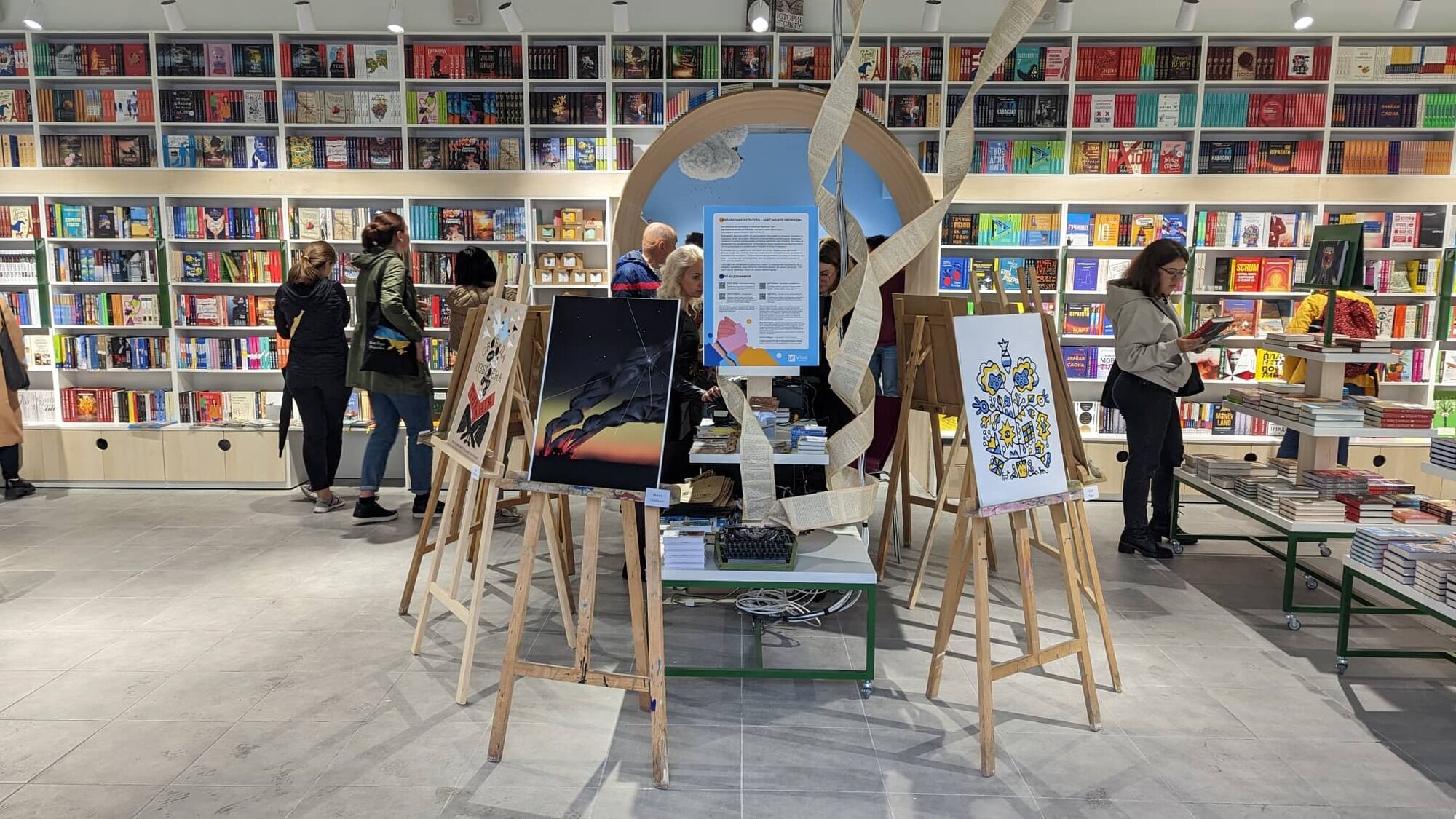 Знаменитое харьковское издательство Vivat открыло свой первый книжный магазин в Киеве