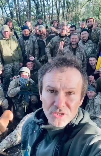 Святослав Вакарчук встретился с воинами ВСУ на одном из самых горячих направлений. Видео