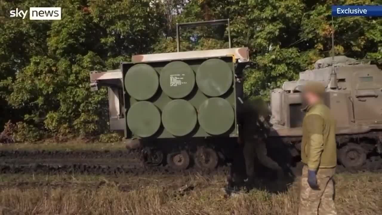 Як ЗСУ за допомогою британських MLRS б'ють по командних пунктах окупантів: SkyNews показав унікальне відео