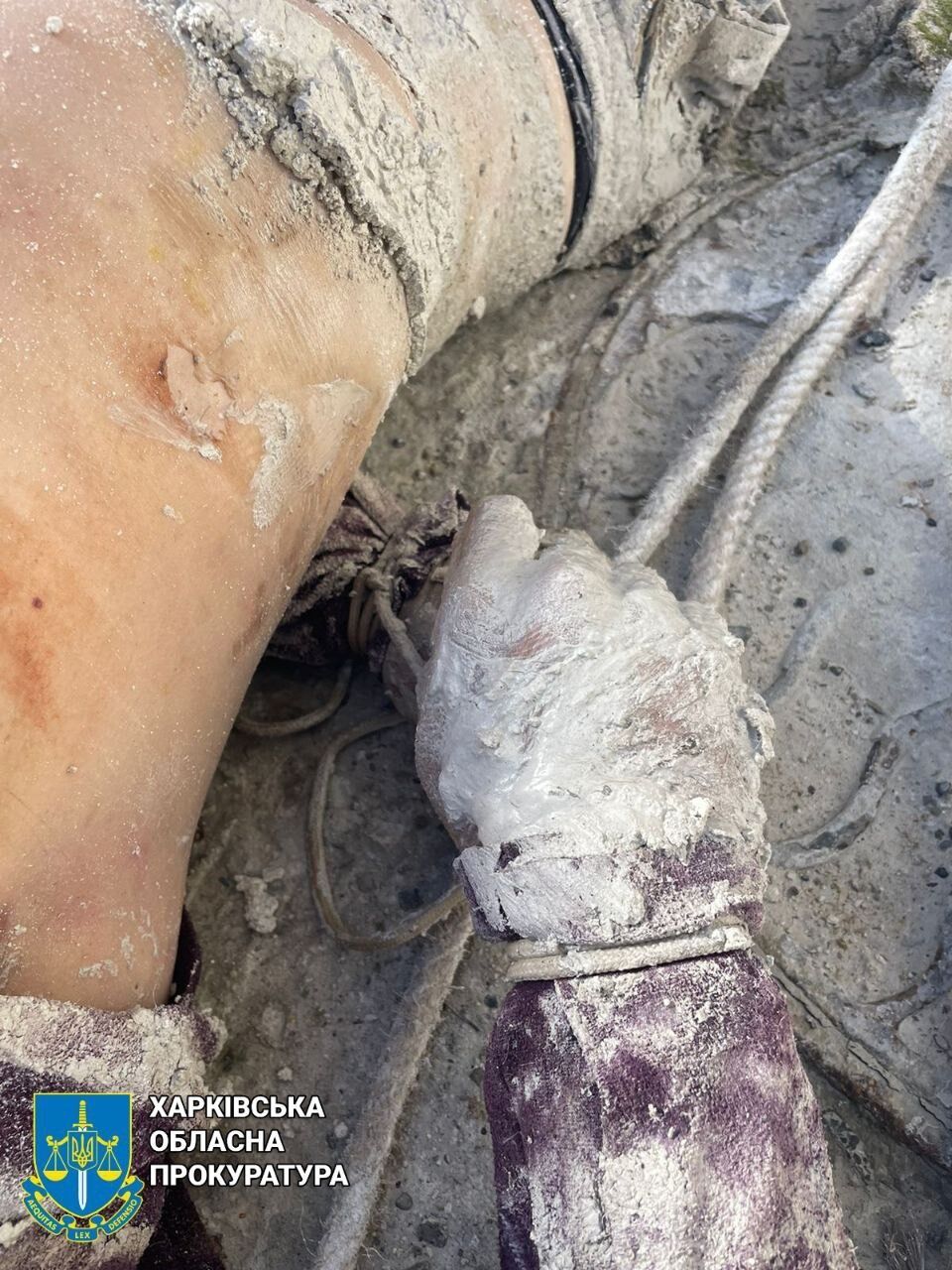 На Харьковщине обнаружили тела убитых оккупантами украинцев: связаны руки и следы пыток. Фото
