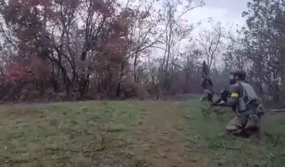 Українські військові показали унікальне відео перехоплення ворожого "мавіка" антидроновою рушницею
