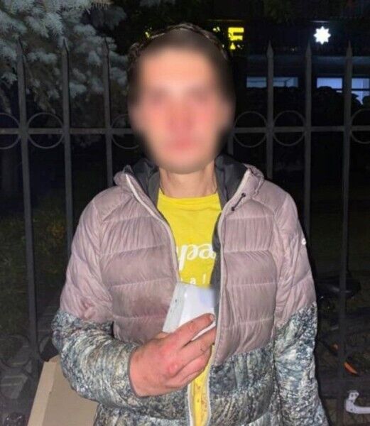 У Києві чоловік через ревнощі вдарив знайомого ножем у груди