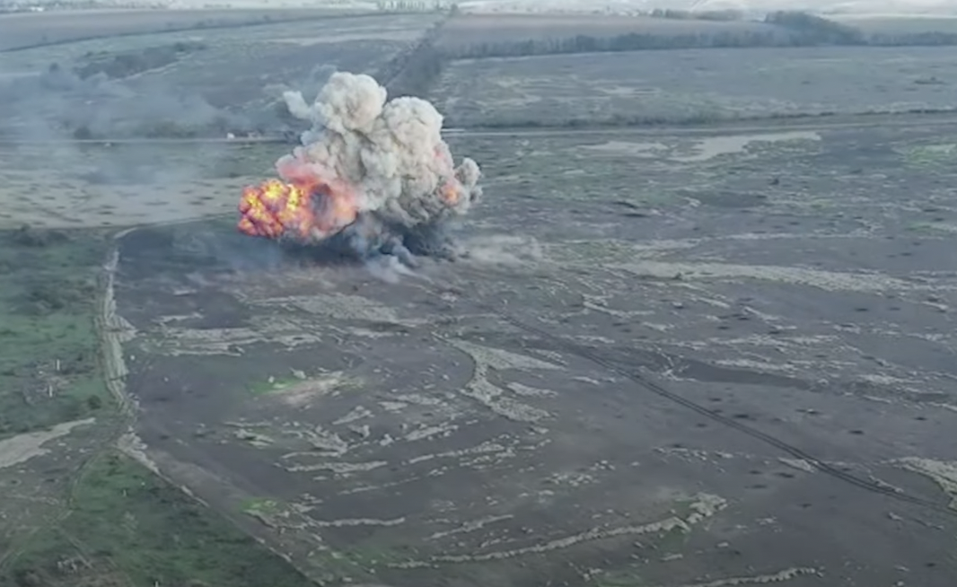 Из Лиманского ''котла'' выбрались не все: украинские военные показали видео уничтожения колонны оккупантов