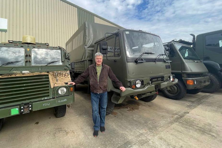 Порошенко відправив з Британії чергову партію вантажівок Leyland DAF для ЗСУ