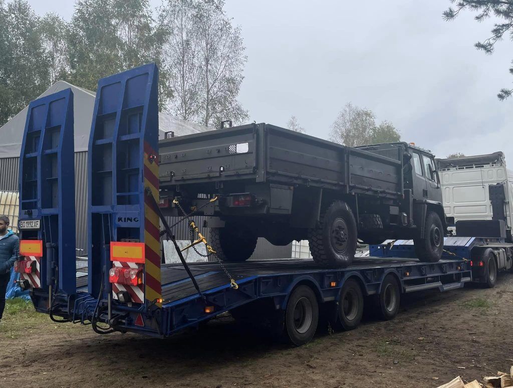 Порошенко відправив з Британії чергову партію вантажівок Leyland DAF для ЗСУ