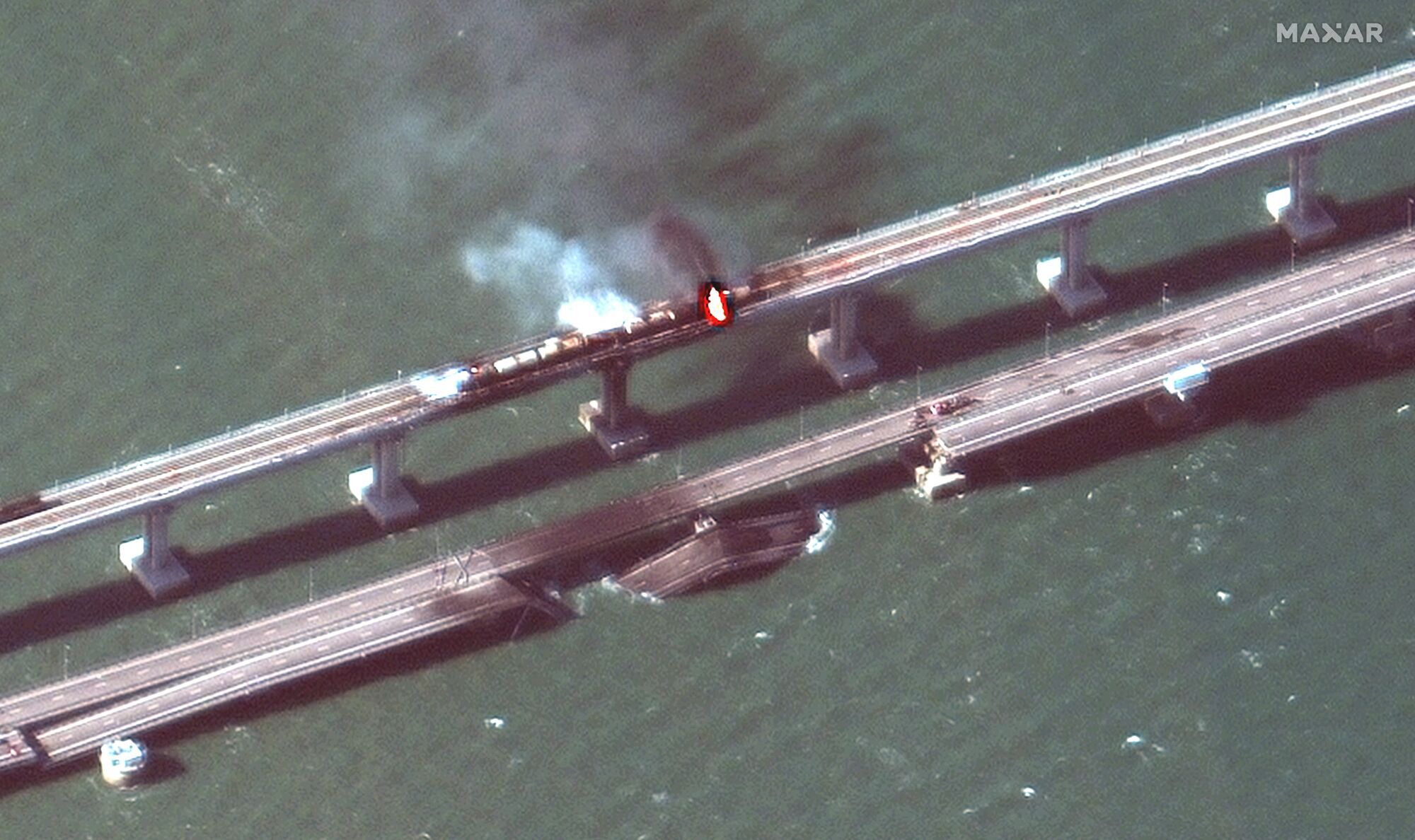 Как выглядит Крымский мост после "бавовны": появились спутниковые фото и свежее видео