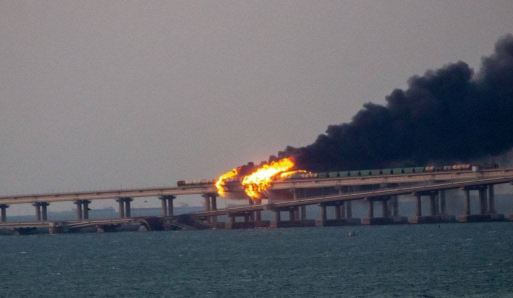 Как горел Крымский мост.