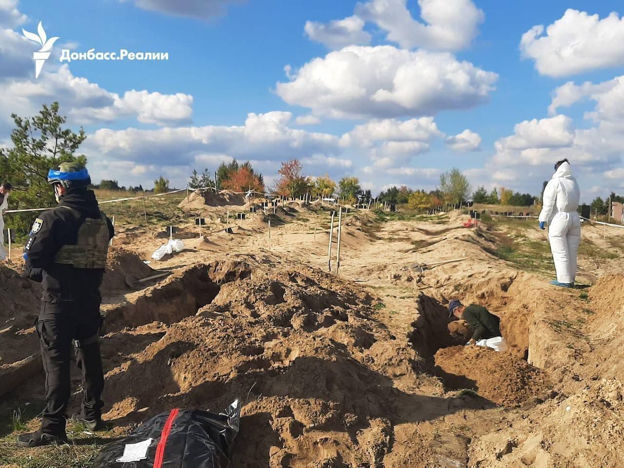 В одном из массовых захоронений в Лимане обнаружили тела детей до трех лет – Нацполиция