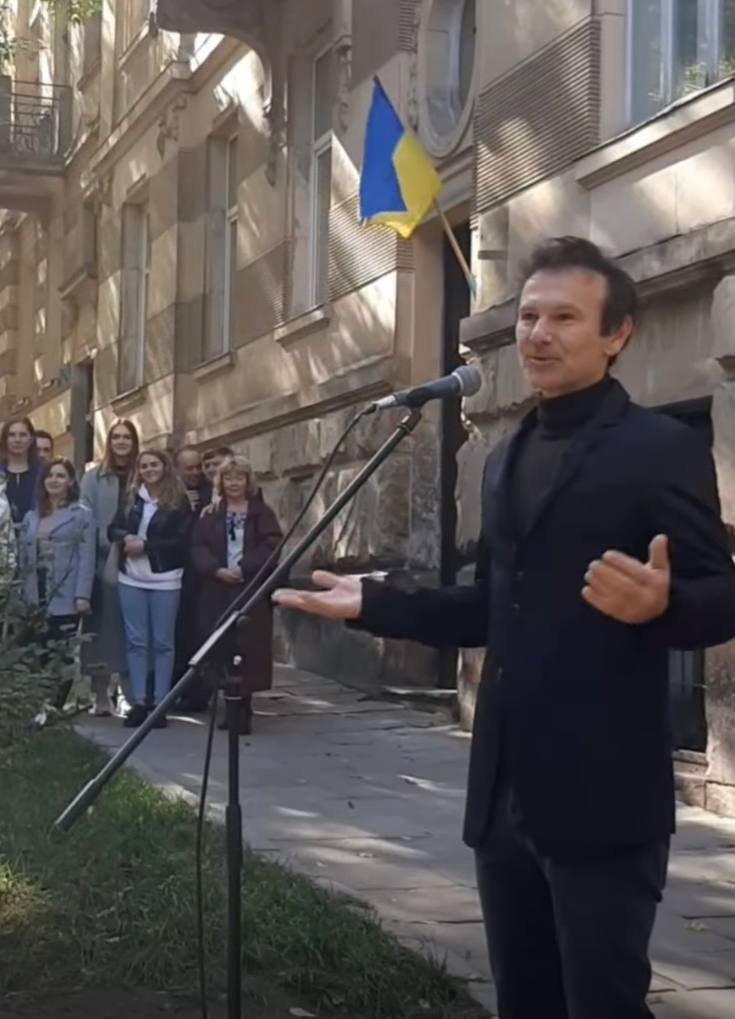 Вакарчук відкрив вулицю імені свого батька у Львові. Фото