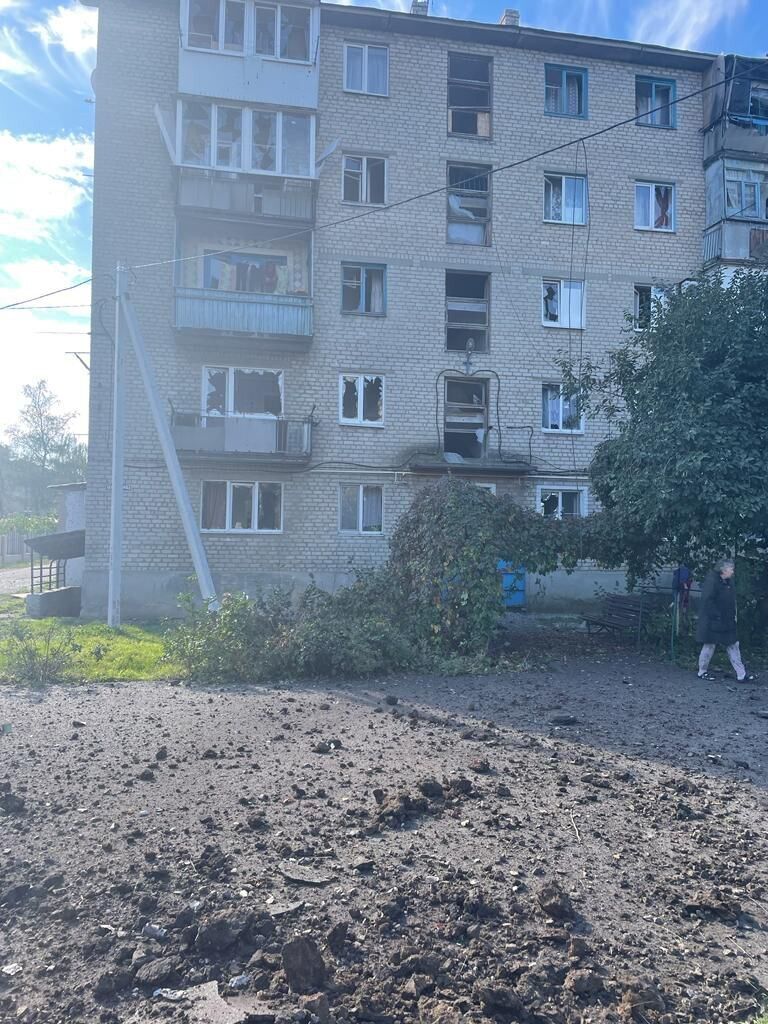 Ракетний удар по Кураховому: поранено 3 людей, 6 багатоповерхівок пошкоджено. Фото