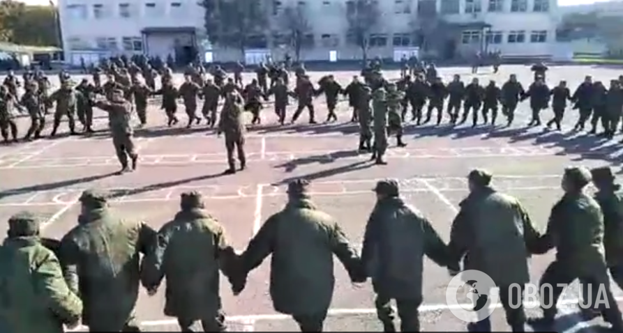 Якутские "мобики" во время военных учений устроили ритуальные танцы для поднятия боевого духа. Видео