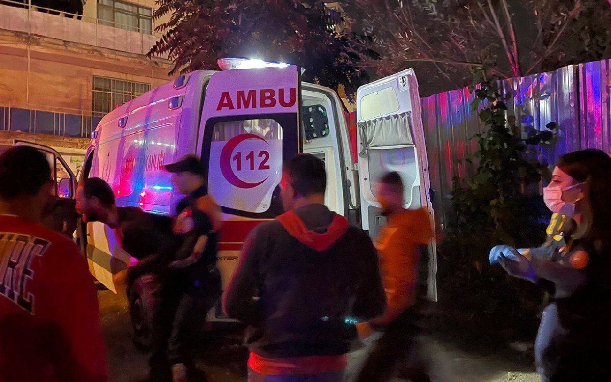 В Стамбуле прогремел мощный взрыв: начался пожар. Фото и видео