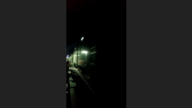 Оккупанты пустили по Керченскому мосту первый пассажирский поезд после взрыва. Видео
