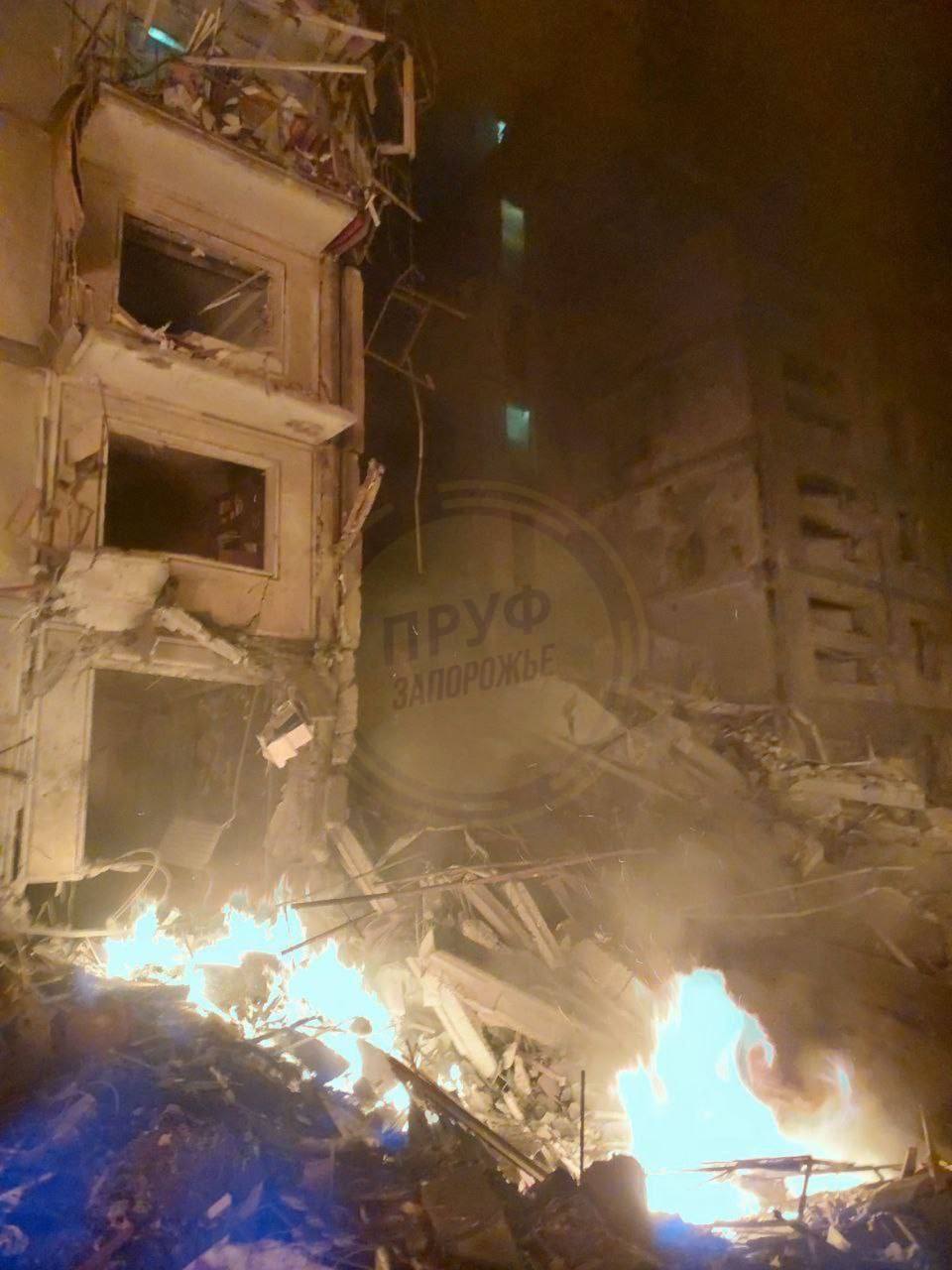 Росія завдала нового ракетного удару по Запоріжжю: пошкоджено десятки будинків, 12 загиблих. Фото і відео