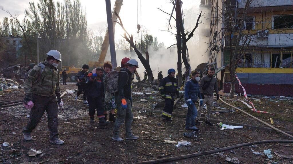  РФ ударила ракетами по житлових будинках у Запоріжжі: 14 жертв, майже 90 поранених 