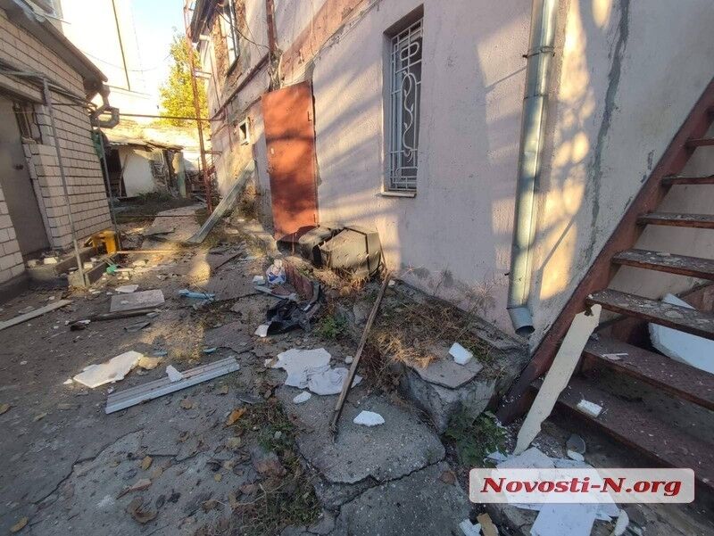 Оккупанты ночью ударили четырьмя ракетами по Николаеву, разрушены дома: погибла женщина. Фото и видео