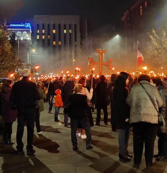 Звинувачували Москву в зраді: біля посольства Росії у Єревані пройшов антиросійський мітинг. Фото і відео 