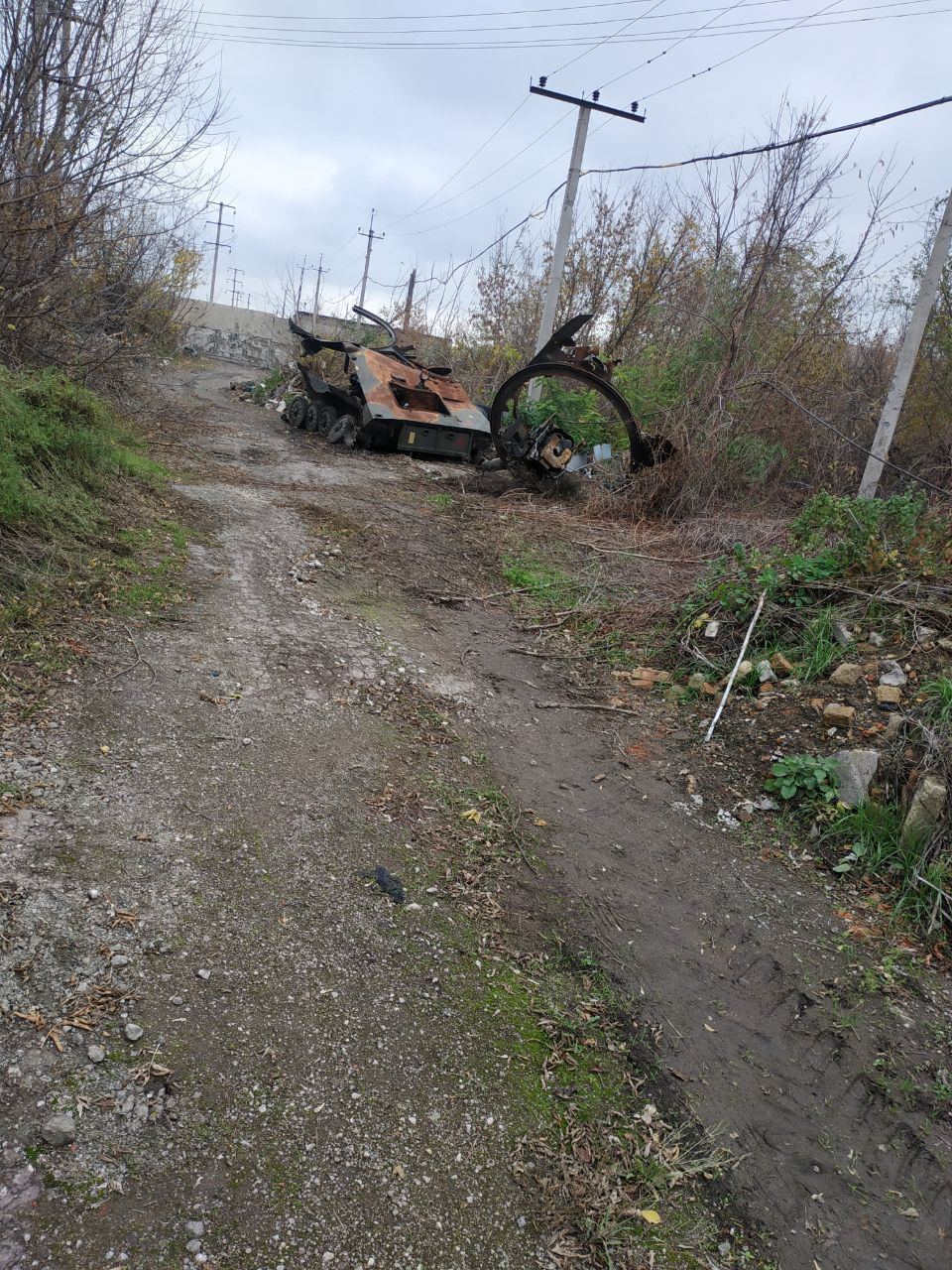 Оккупанты перегоняют военную технику через Мариуполь в сторону Запорожья и Херсона, готовятся к обороне, – Андрющенко