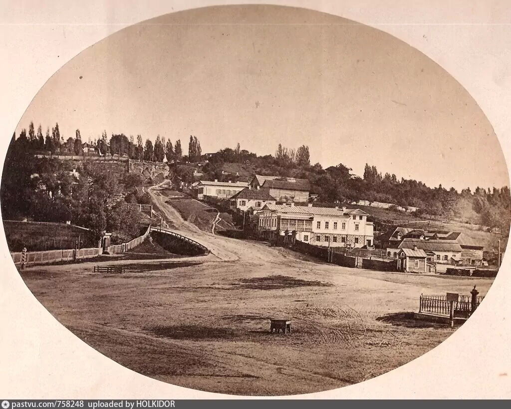 Без рынка и с частными домами: в сети показали, как выглядела Бессарабская площадь в Киеве в 1860-1870 годах. Фото