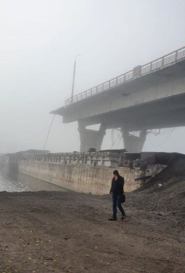 Антонівський міст у Херсоні підірвано: з'явилися перші фото і відео з місця