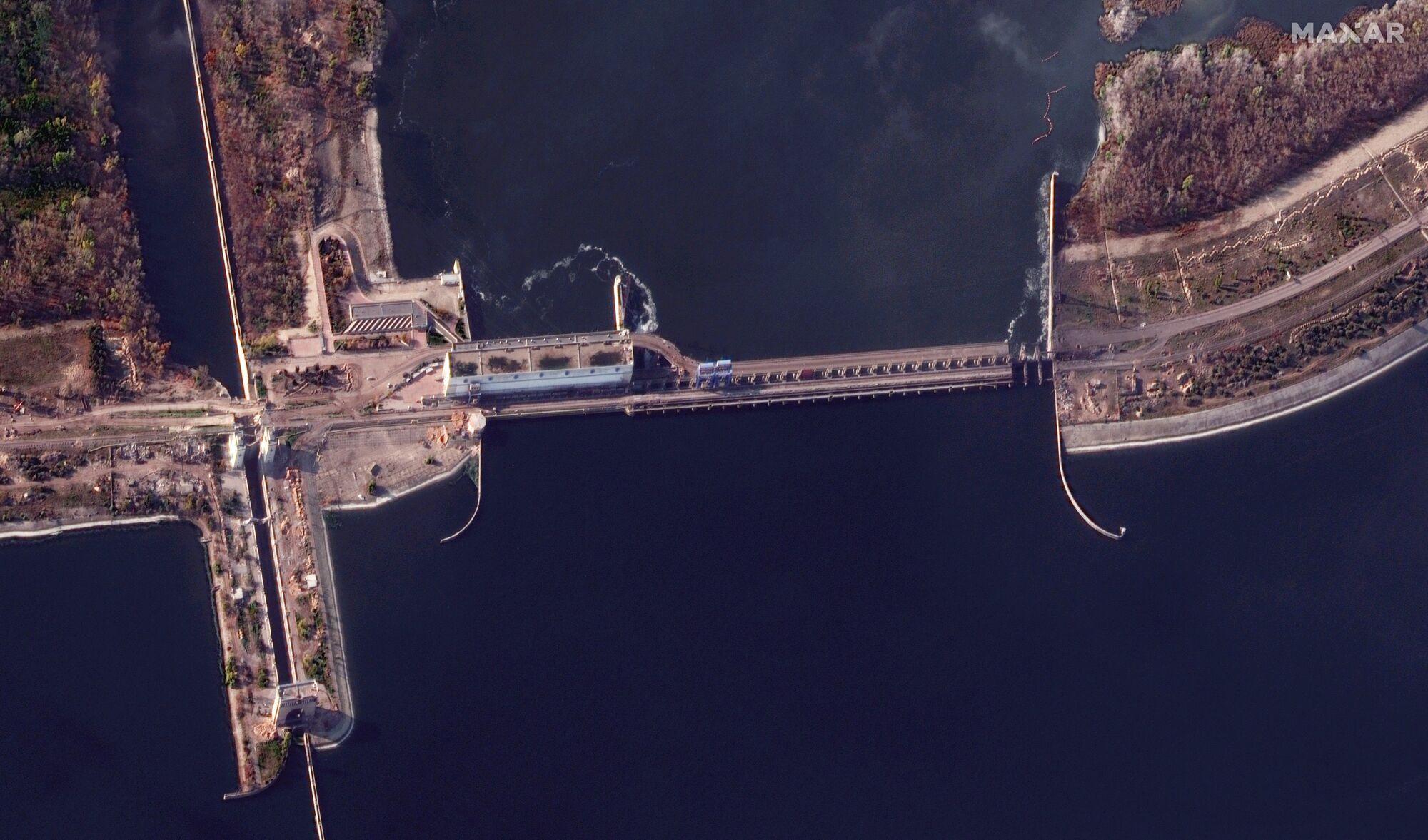 Оккупанты взорвали Антоновский мост и еще три переправы на Херсонщине: спутниковые фото