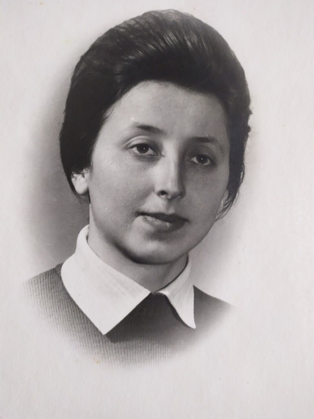 Під Києвом російські окупанти пострілом у спину вбили 77-річну вчительку: подробиці трагедії