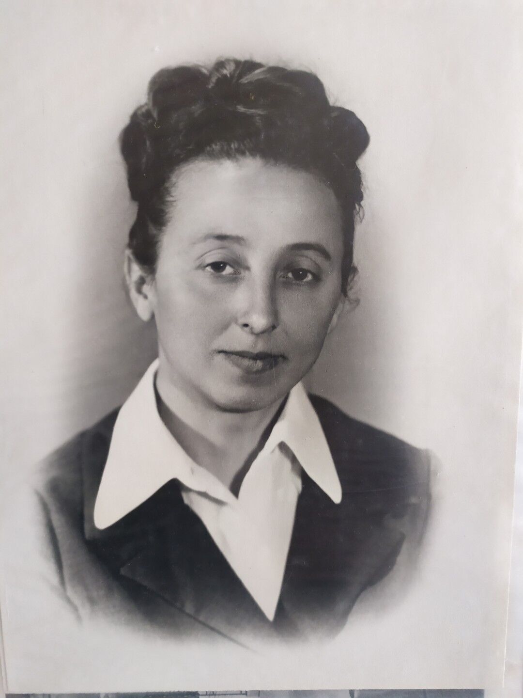 Під Києвом російські окупанти пострілом у спину вбили 77-річну вчительку: подробиці трагедії