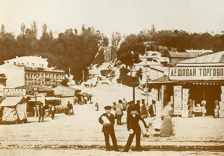 Без ринку та з приватними будинками: в мережі показали, який вигляд мала Бессарабська площа в Києві в 1860-1870 роках. Фото