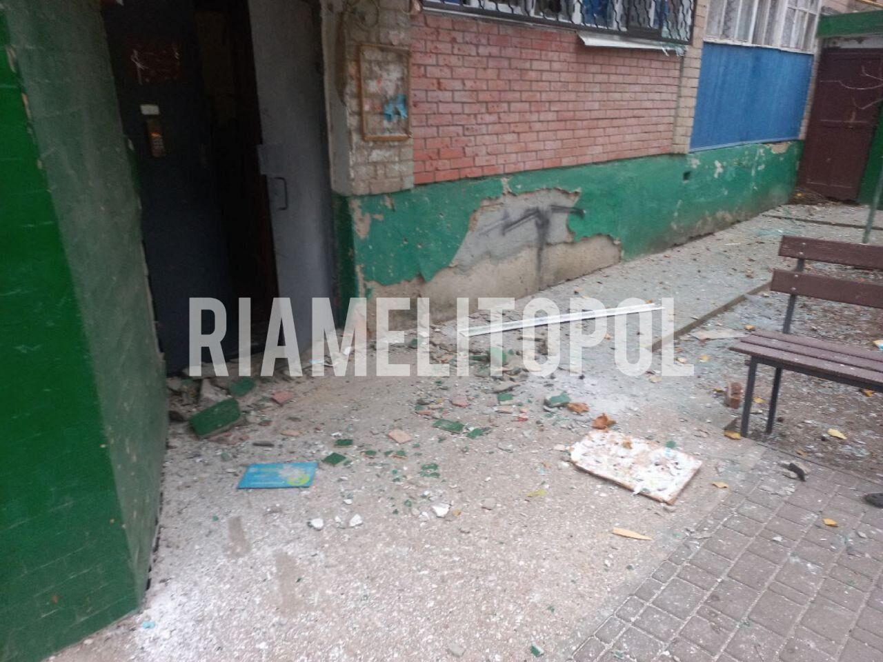 У Мелітополі скоїли замах на окупаційного "главу департаменту спорту": вибух прогримів у під'їзді. Фото