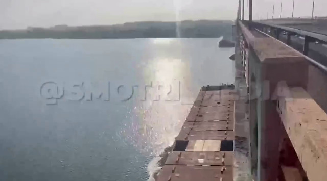 Антоновский мост в Херсоне подорван: появились первые фото и видео с места