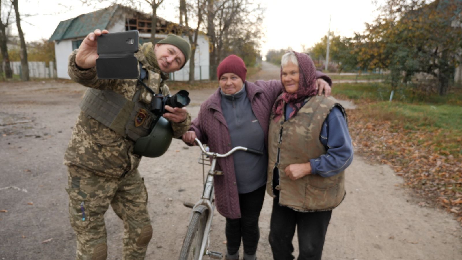 Відступ окупантів на Херсонщині – ще одне приниження для РФ, але війна далека від завершення – Sky News