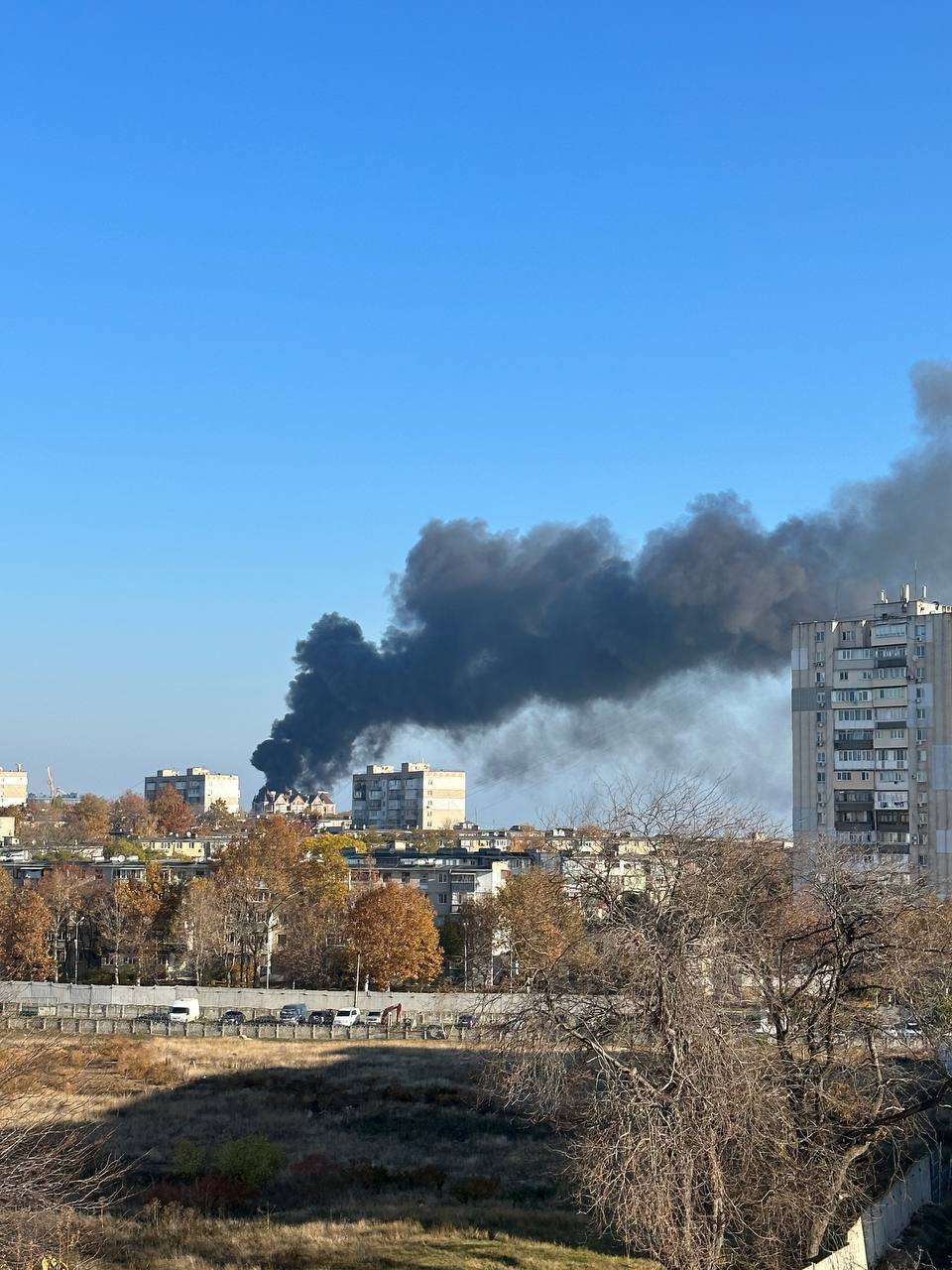 У Чорноморську на Одещині спалахнув пансіонат: відео з місця подій