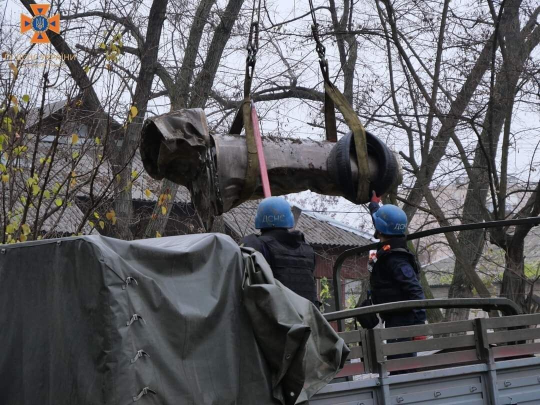 У мережі показали ювелірну роботу піротехніків у Запоріжжі: знешкодили залишки російської ракети "Іскандер-К". Фото і відео