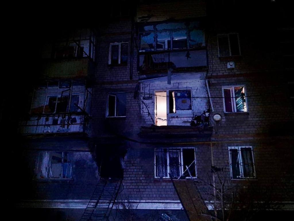 РФ ударила "Градами" и тяжелой артиллерией по Днепропетровщине: двое раненых и десятки изуродованных домов. Фото