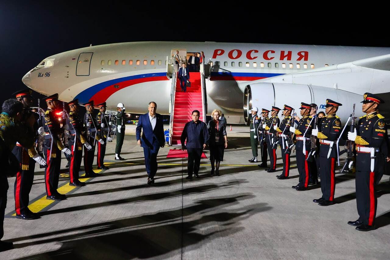 Нерукопожатный Лавров вместо Путина приехал на Бали на саммит G20