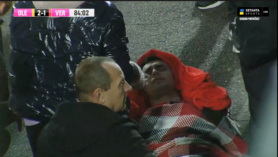 Украинский футболист потерял сознание на матче УПЛ. Игра была прервана. Видео