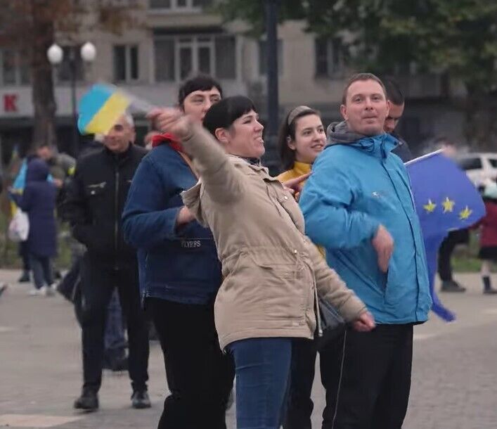 "Запомните их, это – освободители!" Журналисты показали город-герой Херсон после деоккупации. Видео