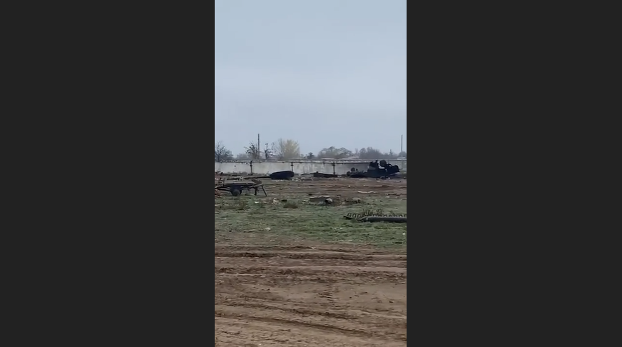 Украинские защитники показали, что осталось от знаменитого аэропорта ''Херсон'' в Чернобаевке. Видео