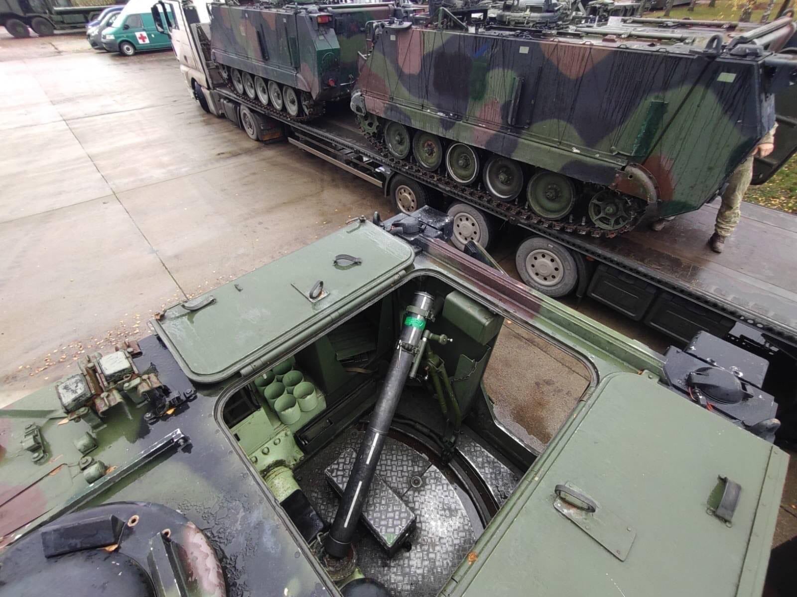 Украина получила от Литвы новую партию бронетранспортеров М113 с минометами. Фото