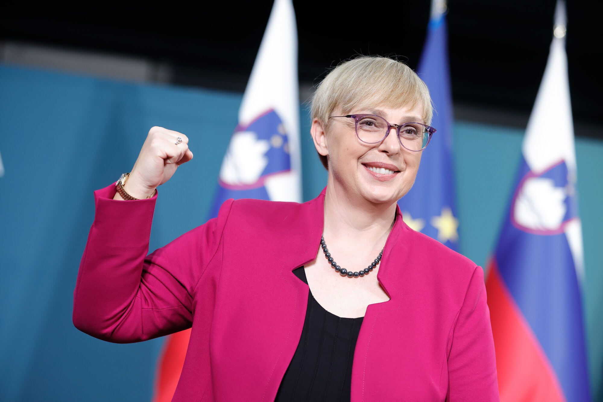 На выборах президента Словении впервые побеждает женщина: она была адвокатом супруги Трампа
