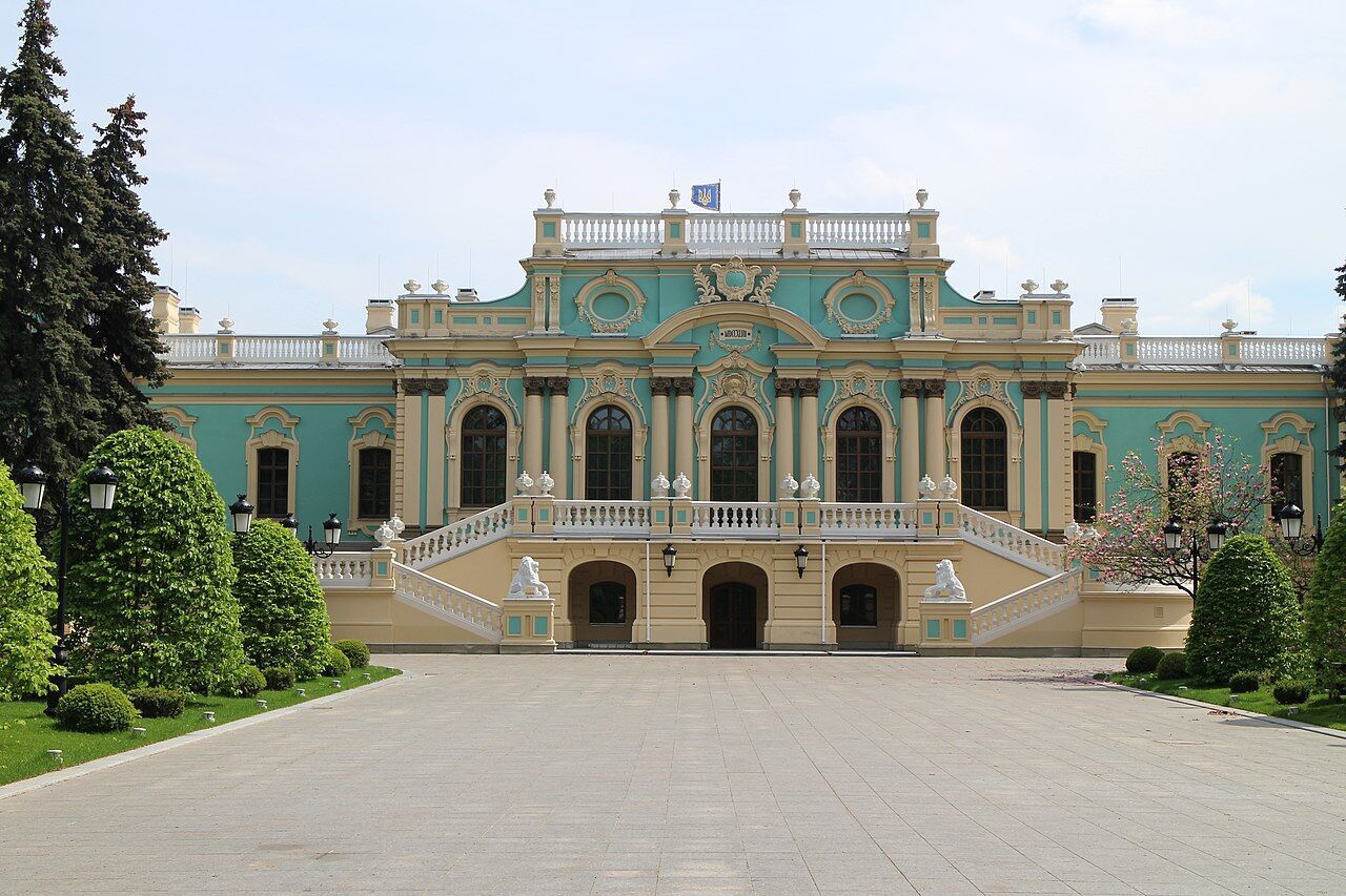 В сети показали, как выглядел Мариинский дворец в Киеве до реставрации в 1980-х годах. Архивное фото